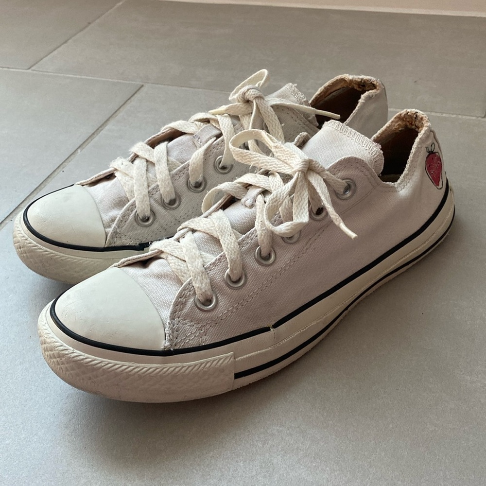 Converse Low Top Strawberry Woman’s Sneakers